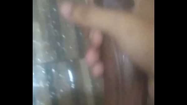 Lipe se masturbando no banheiro gostoso