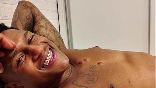 Jhon Rick destruiu minha buceta , apertada com seu pênis BBC com 26 polegadas,creampie sem camisinha