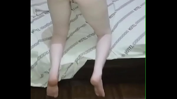 Comendo uma bucetinha rosa ,loira rebolando a bunda branca no pau preto , pintoloko110