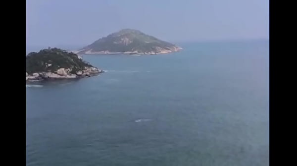 Chamei uma amiga para me ajudar na loja de consertos de celulares, a ajuda foi bem aceita negra rabuda tomando forte no cuzinho sem camisinha.