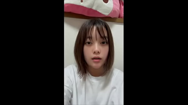 一般素人女子大生がお風呂あがりにおまんこを触ってオナニー姿が興奮する。