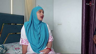 Blinkit Delivery boy Shaving hairy pussy of Hijabi Muslim Bhabhi and fucked hardcore.