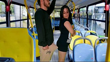 Mostrei meu pau para uma Estudante em um ônibus cheio de gente!